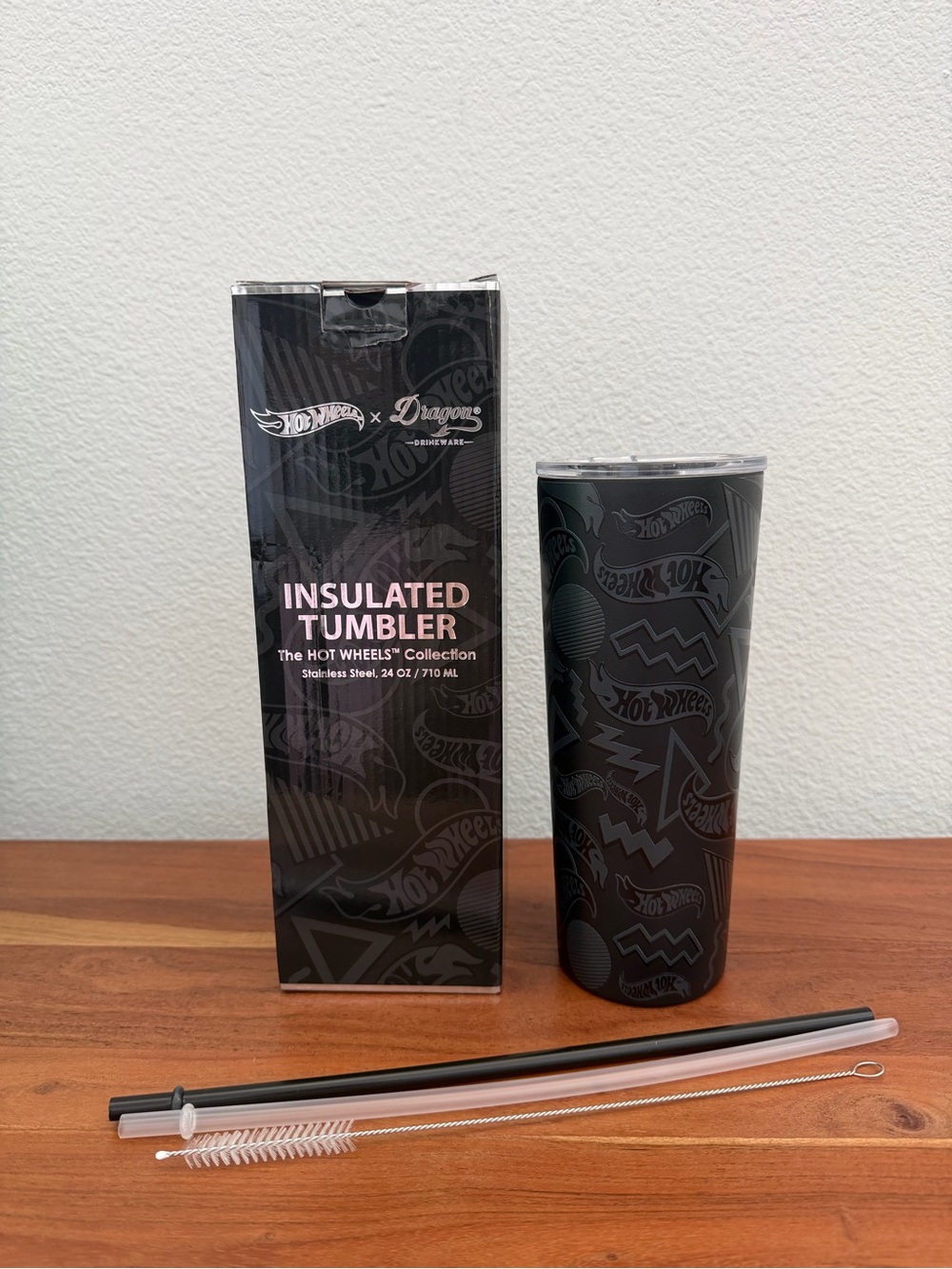 Hot Wheels x Dragon Glassware 24 oz Vacuum Insulated Tumbler with Lid and Straws